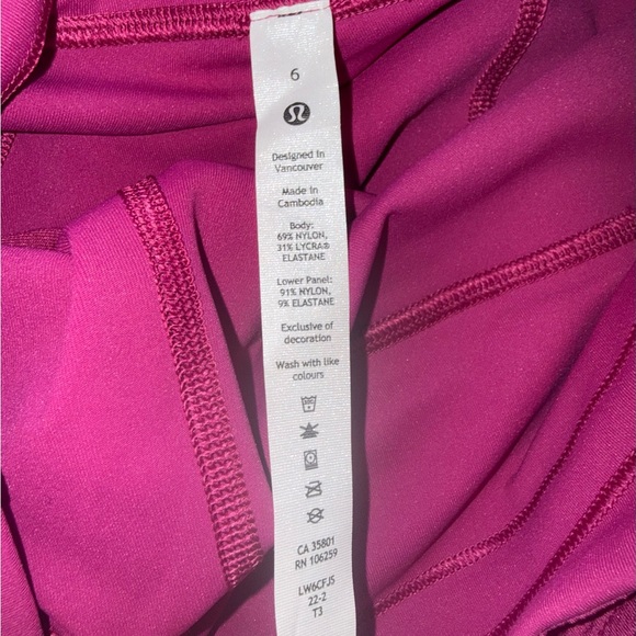 Women's lululemon size 6 athletic leggings NWT Magenta and Black Leggings - Picture 4 of 5